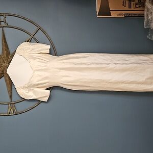 Wedding dress. Size 6. Raw silk